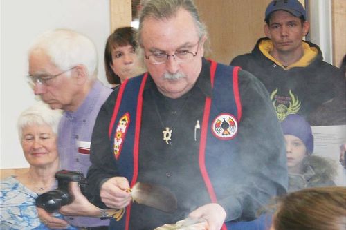 Larry McDermott performed the ceremonial smudging of the artifacts. Photo/Craig Bakay